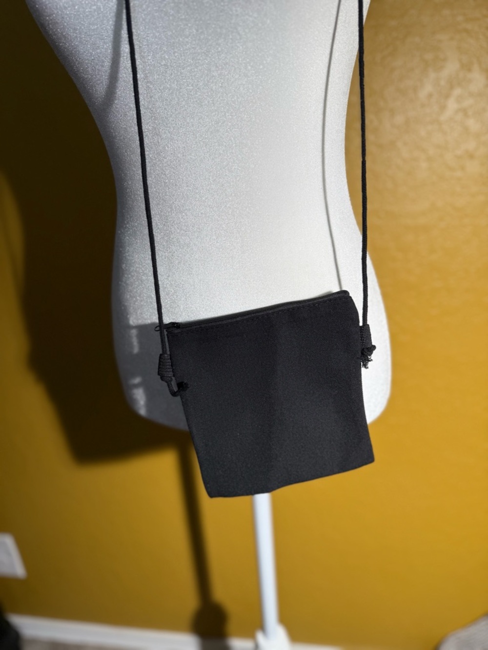NWOT Resting Pit Face Crossbody Festival Bag - Picture 3 of 6